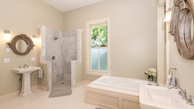 bathroom-3615667_1920